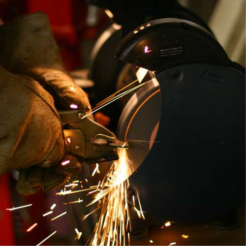 Usinagem - serviço até Ø 50mm em tornos automáticos, semi-automáticos, revólver e mecânicos. Usinagem em torno CNC.